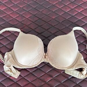 Victorias Secret Body by Victoria padded perfect coverage 32DDD Beige Lace Bra